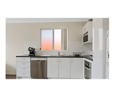 Light-Filled Bayside Living in the Heart of Wynnum - 12 Month Lease - Photo 3