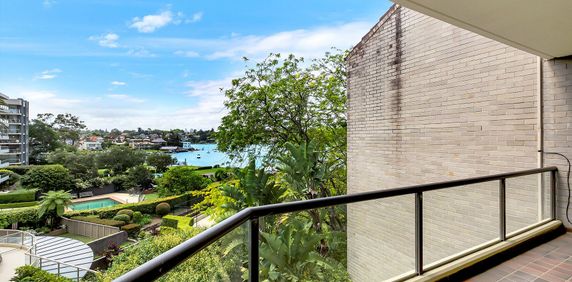 Fabulously located 2 bedroom apartment! - Photo 2