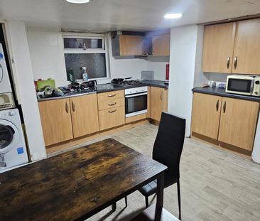5 Bed - 10 Hessle Terrace, Hyde Park, Leeds - LS6 1EQ - Student - Photo 4