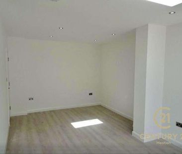 Elizabethan Way, TW19 - Photo 2