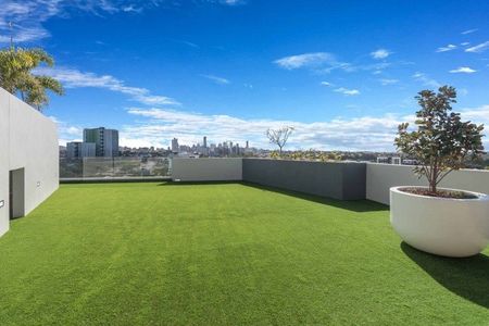 Stylish One-Bedroom Apartment - Photo 4