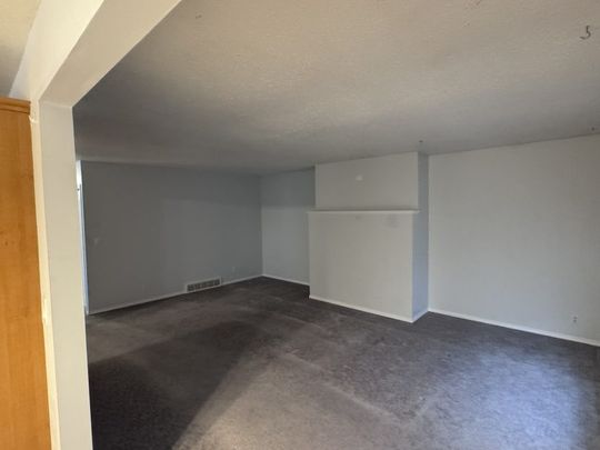 FREE RENT! West Kelowna Top Floor 3 Bedroom with Storage - Photo 1