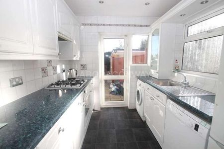 Wynndale Road, South Woodford, E18 - Photo 2