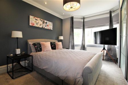 4 bedroom semi-detached house to rent - Photo 5