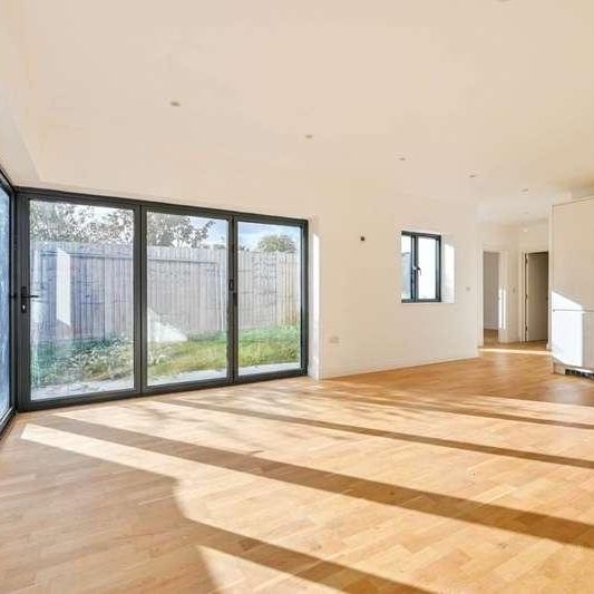 Innes Close, Merton, SW20 - Photo 1