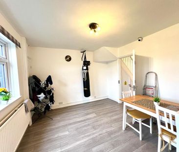 3 bedroom end of terrace house to rent - Photo 4