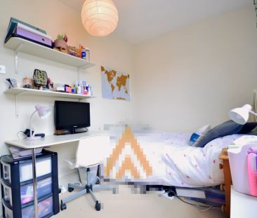 6 Bedroom 2 Bathroom - Photo 5