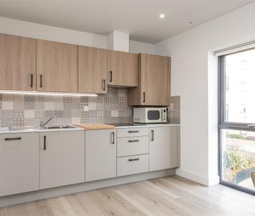 2 bed Apartment To Let - Photo 5