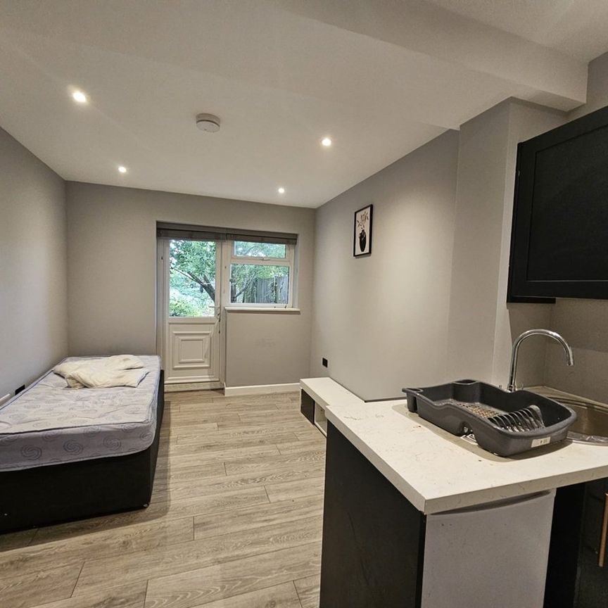 Studio Flat, Claremont Road, HA3 - Photo 1