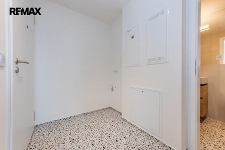 Pronájem bytu 1+kk v osobním vlastnictví 37 m², Praha 5 - Radlice - Photo 2