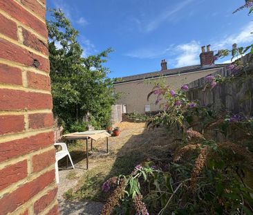 5 bedroom detached house to rent - Photo 2