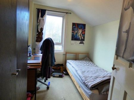 4 Bed - Garfield Road, Gillingham - Photo 2