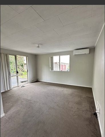 Charming 3BR Home with 2 Lockup garages - Photo 4