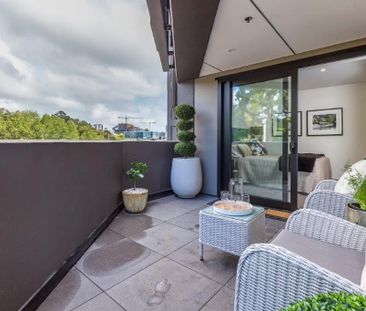 Luxury Furnished Apartment with One Secure Carpark - Photo 6