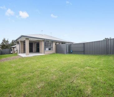 Modern unit with location conveniences - Photo 6