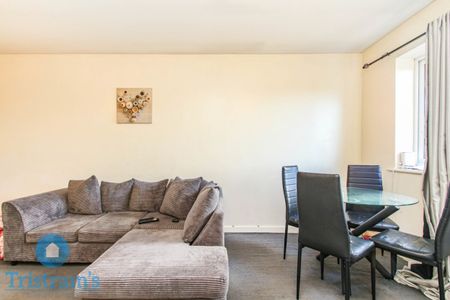 2 bed Apartment for Rent - Photo 2