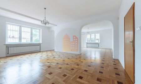 Warszawa, Wilanów, Wilanów Niski, Biedronki - Photo 2