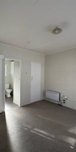 Central Bedsit - Victoria - Photo 4