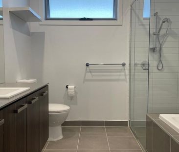 Stunning 3 Bedroom Townhouse, Now For Lease - **APPLY FOR THIS PROP... - Photo 6