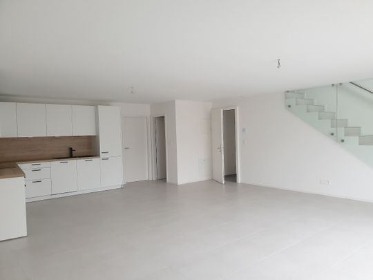 Superbe appartement de 4,5 pièces en duplex au 1er étage avec grand balcon situé au centre du village dans un quartier calme - Photo 1