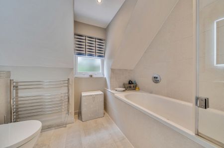 Tamerton Square, Woking, Surrey, GU22 - Photo 3