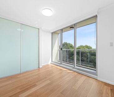 Modern Apartment With Two Balconies - Prime Chatswood Location - Photo 5