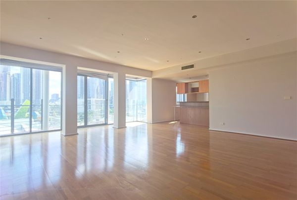 909/102 Wells Street - Photo 1