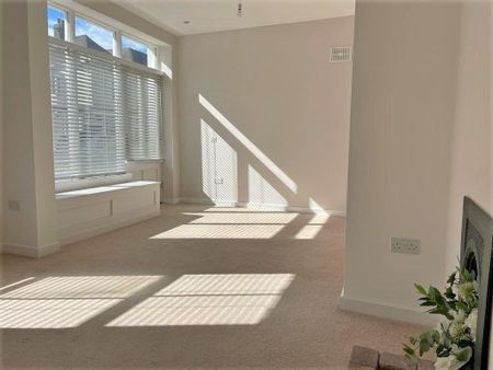 3 bedroom detached house to rent - Photo 2