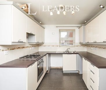 3 bedroom house to rent Thames Way, Hilton, Derby, Derbyshire, DE65 - Photo 2