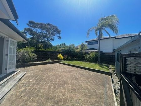 9 Towra Place, Botany Downs, Auckland - Photo 2