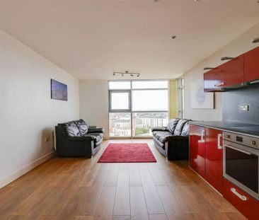 1 bedroom penthouse to rent - Photo 2