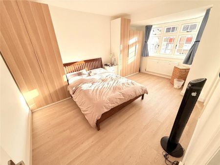 4 bedroom semi-detached house to rent - Photo 3