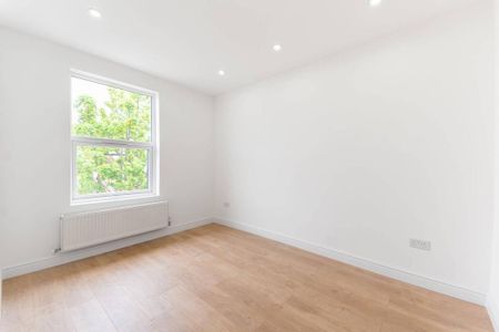 3 bedroom flat to rent - Photo 3