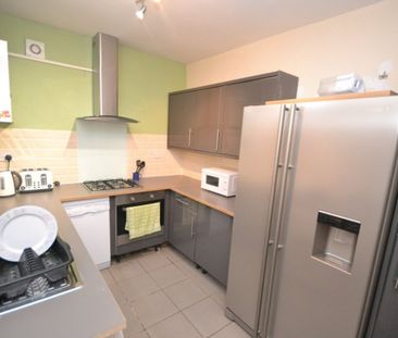 4 bed Mid Terraced House for Rent - Photo 3