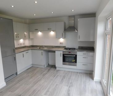3 bedroom semi-detached house to rent - Photo 4