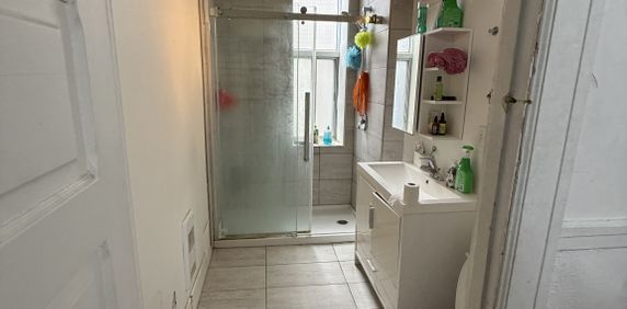 Little Burgundy - 3 Bedrooms - July 1 - Photo 2