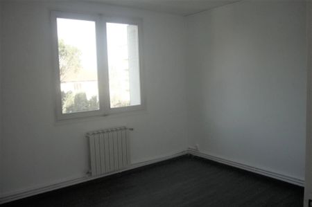 Location Appartement 3 pièces 59m² ROMANS SUR ISERE 26100 - Photo 2
