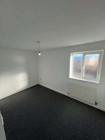 2 bed Apartment - To Let - Photo 3