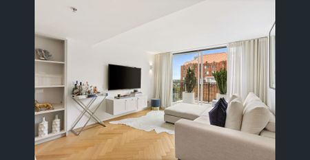 Split-Level Two Bedroom Apartment in Elizabeth Bay - Photo 3