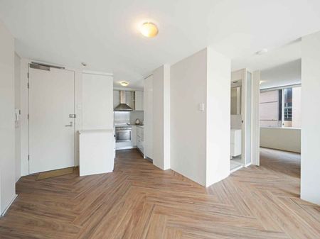 Bright & Stylish Two-Bedroom Apartment in Prime Location - Photo 5