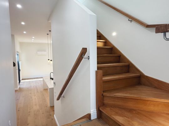 Brand new townhouse in the Heart of Mont Albert North! - Photo 1