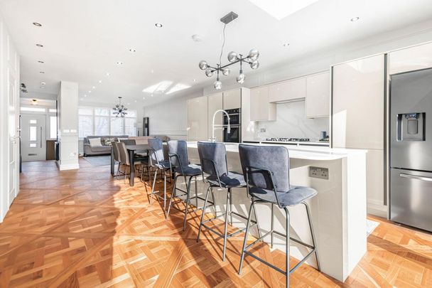 4 bedroom terraced house to rent - Photo 1