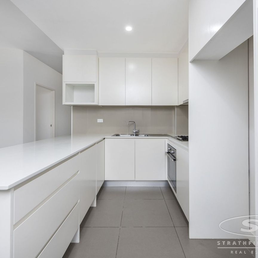 Luxury Two Bedroom Apartment - Photo 1