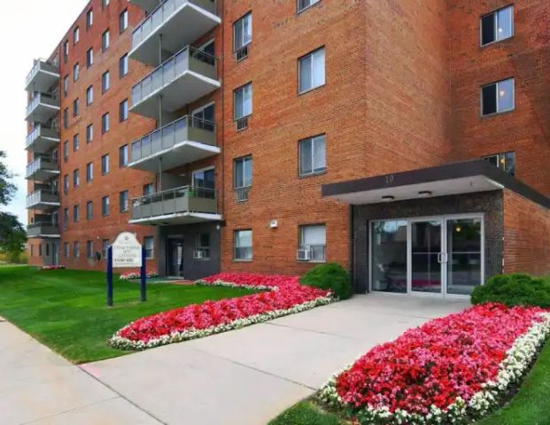 Cedar Towers Apartments - ALL INCLUSIVE | 10 George St South, Cambridge - Photo 1