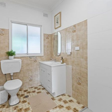 Freshly Renovated Charming Family Home in the Heart of Colyton - Photo 3