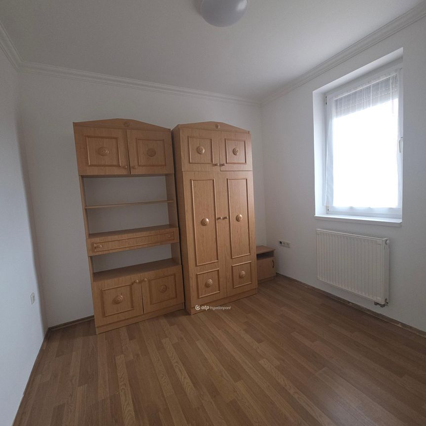Belváros, Veszprém, 8500, Pápa - Fotó 1