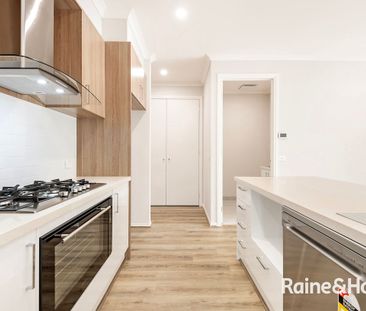 Four-bedroom house in Cranbourne South! - Photo 4