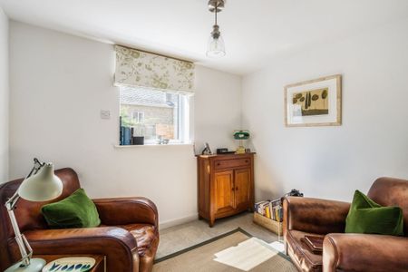 4 bedroom detached house to rent - Photo 2