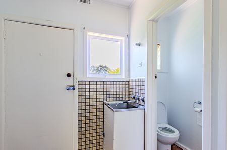 33 Old Lilydale Road, Ringwood East VIC 3135 - House For Rent | Domain - Photo 5