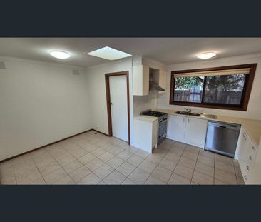 2/64 Woornack Road, Carnegie, Vic 3163 - Photo 3